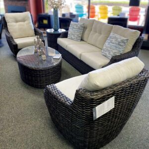 Lloyd Flanders Largo Cushion